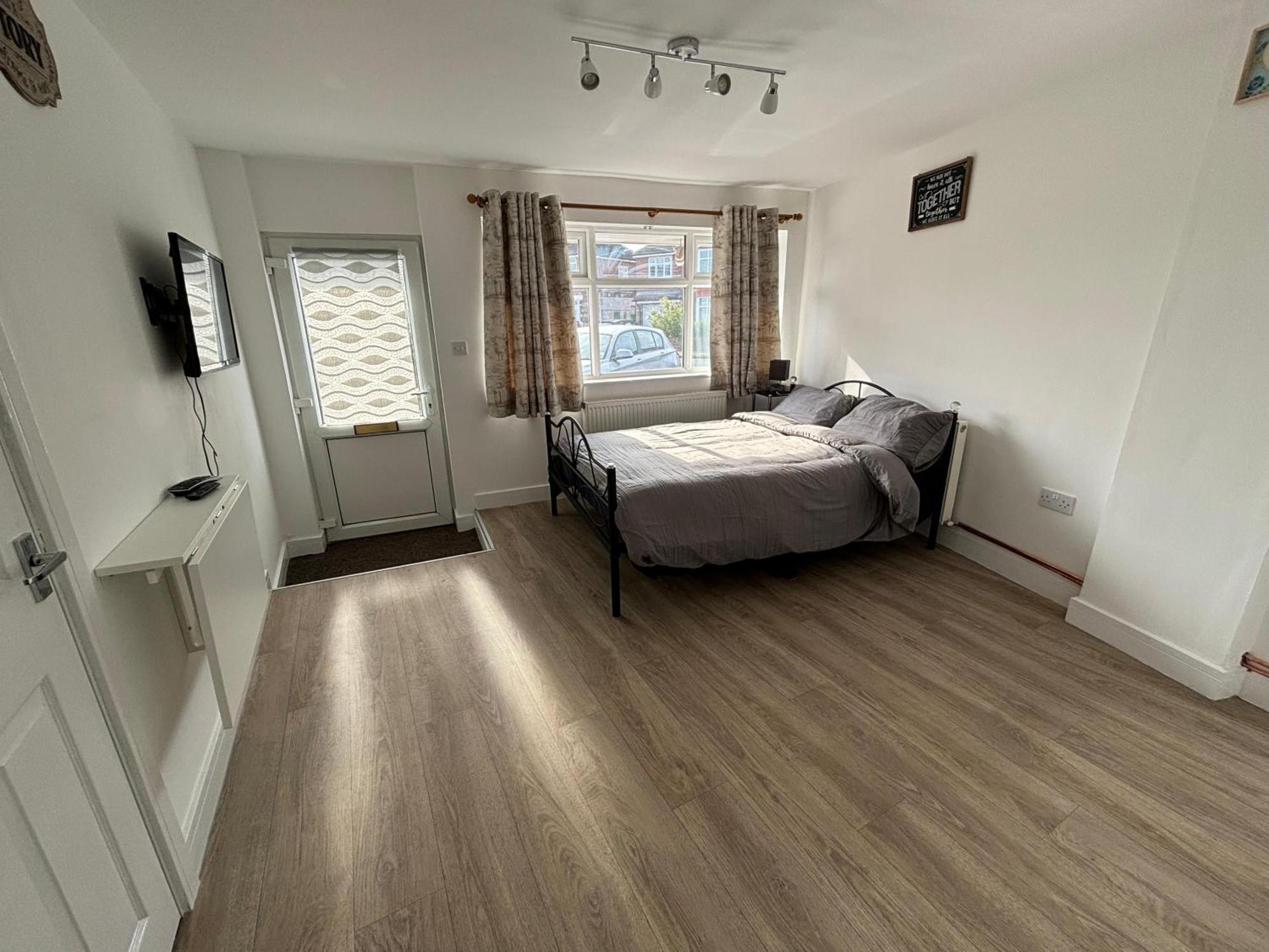 Modern & Cozy Gem - 10Min To City Center - Parking York Exteriör bild