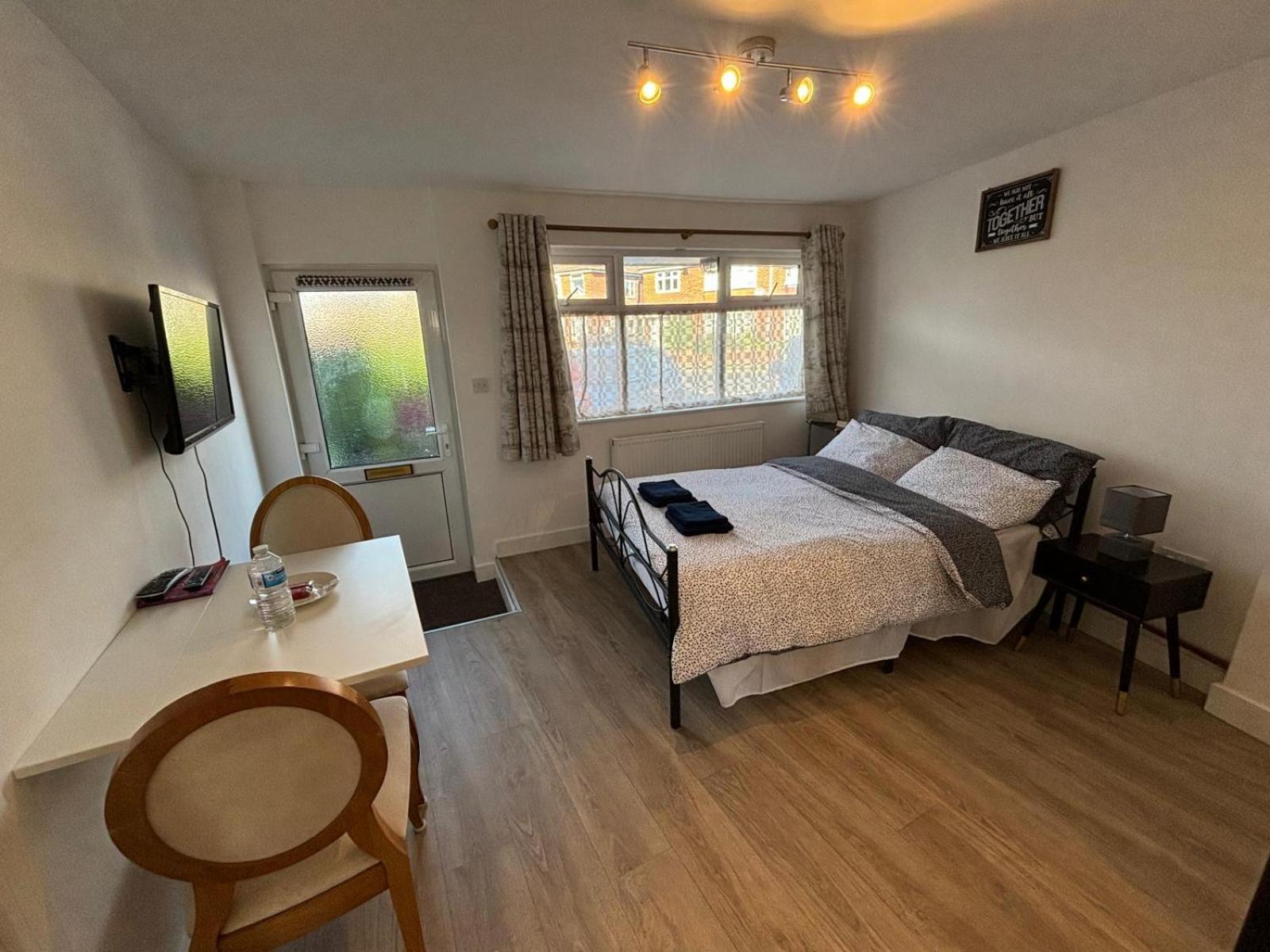 Modern & Cozy Gem - 10Min To City Center - Parking York Exteriör bild